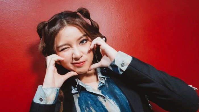 Tiara Andini tengah mencuri perhatian di YouTube. Lagunya yang berjudul Tega tengah memuncaki jajaran trending YouTube Music.