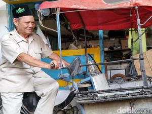Tukang Becak Surabaya Naik Haji Setelah Istri Semasa Hidup Nabung Diam-diam