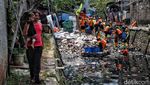Tumpukan Sampah di Sodetan Kali Tegal Amba Klender Mulai Dibersihkan Tumpukan Sampah di Sodetan Kali Tegal Amba Klender Mulai Dibersihkan