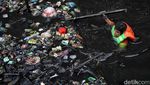 Tumpukan Sampah di Sodetan Kali Tegal Amba Klender Mulai Dibersihkan Tumpukan Sampah di Sodetan Kali Tegal Amba Klender Mulai Dibersihkan