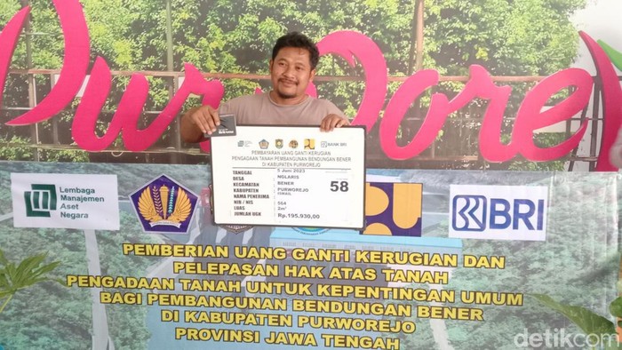 Pemberian Uang Ganti Kerugian dan Pelepasan Hak Atas Tanah Pengadaan Tanah untuk Kepentingan Umum bagi Pembangunan Bendungan Bener di Kabupaten Purworejo, Senin (5/6/2023)