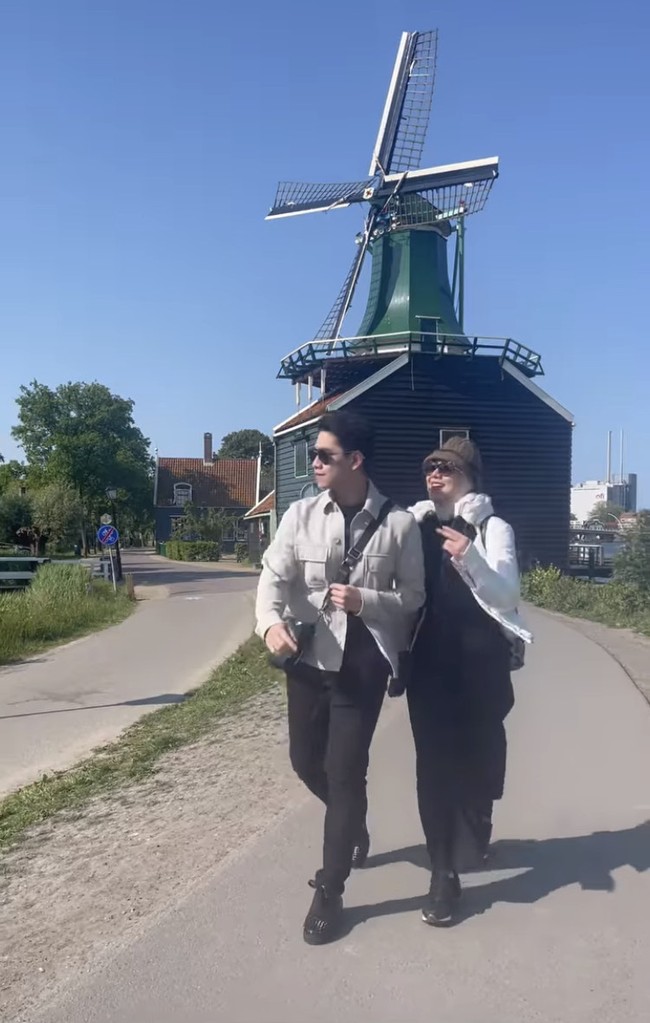 Venna Melinda liburan ke Paris dan negara Eropa lainnya bersama dua buah hatinya, Athalla Naufal dan Vania Thabina. Foto: Dok. Instagram Venna Melinda