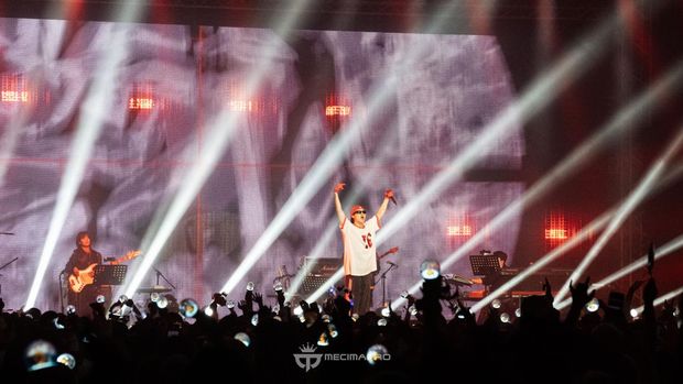 Konser WOODZ di Jakarta