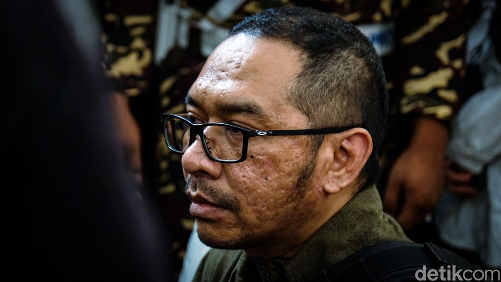 Ayah David Ozora, Jonathan Latumahina, menghadiri sidang perdana Mario Dandy Satriyo di PN Jakarta Selatan, Selasa (6/6/2023). Jonathan duduk di kursi pengunjung sidang.