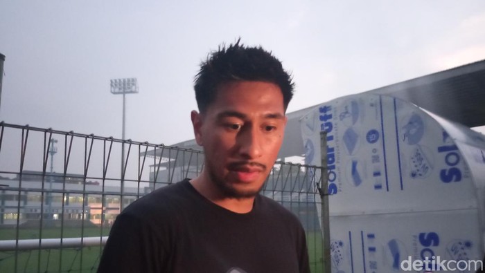 Bek Persib Daisuke Sato.