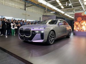 BMW Rilis Seri 7 Rakitan Sunter, Harga Mulai Rp 2,2 Miliaran