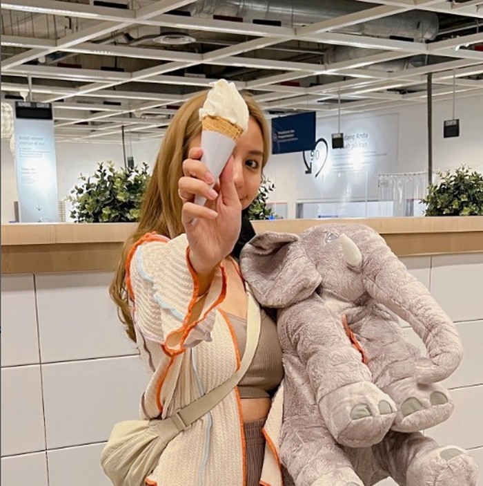 Clairine Clay Serunya Kulineran Clairine Clay, Makan Tiram hingga Jajan di Jepang