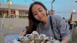 Serunya Kulineran Clairine Clay, Makan Tiram hingga Jajan di Jepang