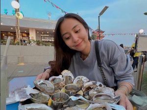 Serunya Kulineran Clairine Clay, Makan Tiram hingga Jajan di Jepang