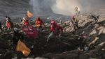 Cuaca Dingin Iringi Larung Sesaji Suku Tengger di Kawah Bromo