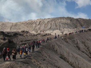 Jadwal Lengkap Yadnya Kasada 2025 Suku Tengger di Bromo