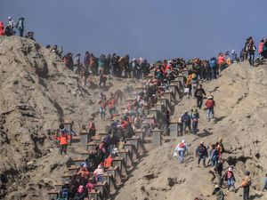 Bagaimana Suku Tengger Memandang Gunung Bromo?