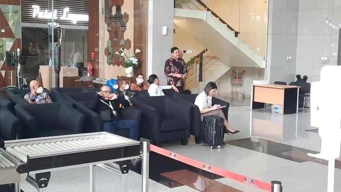 Dadan (duduk di belakang menggunakan jaket cokelat)-(Yogi/detikcom)