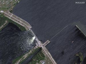 Diguncang Ledakan, Bendungan di Ukraina Jebol dan Bikin Banjir