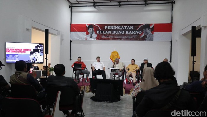 Diskusi bertema Peringatan Bulan Bung Karno di Gedung Indonesia Menggugat