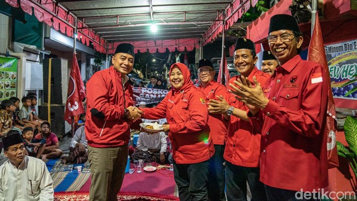 Eri Cahyadi meresmikan posko Ganjar Presiden di Pesapen Surabaya