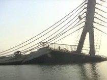 9 Orang Tewas Akibat Ambruknya Sebuah Jembatan di India