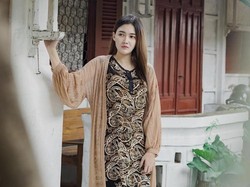 9 Foto Nella Kharisma Percaya Diri Tampil Tak Glamour, Cuma Dasteran