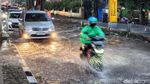 Genangan di Cipulir Bikin Lalin Sempat Tersendat