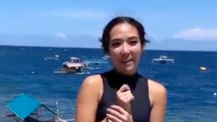 Gisel usai diving.