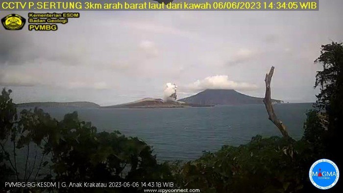 Gunung Anak Krakatau erupsi (dok istimewa)