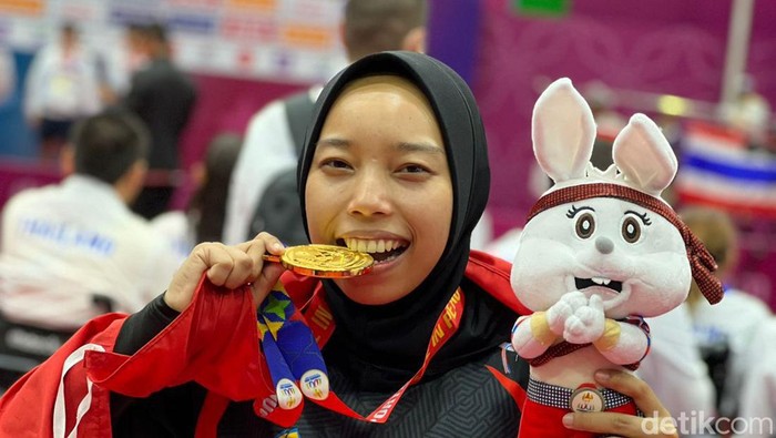 Imas Yuniar meraih medali emas di ASEAN Para Games 2023 cabor tenis meja.