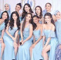 Inspirasi baju bridesmaid selanjutnya bisa melihat gaya para Puteri Indonesia di pernikahan Puteri Indonesia 2020, Ayu Maulida, yang mengenakan gaun biru muda. Foto: Instagram