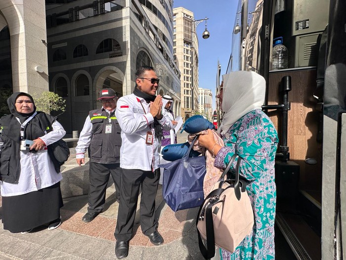 Jemaah haji khusus tiba di Madinah
