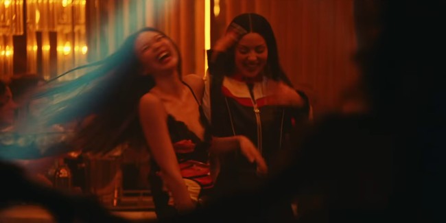 Akting Jennie BLACKPINK tampak natural saat menari bersama Alexa Demie, yang menjadi cameo di The Idol. Foto: dok. HBO Max