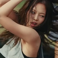 Jennie BLACKPINK resmi memulai debut aktingnya lewat serial HBO The Idol. Rapper grup BLACKPINK itu berperan sebagai Dyanne, penari latar seorang penyanyi pop. Foto: dok. HBO Max