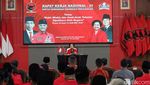 Jokowi, Megawati dan Ganjar Kompak Salam Metal di Rakernas PDIP