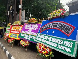 Jelang Sidang, Muncul Karangan Bunga Dukungan untuk Shane di PN Jaksel