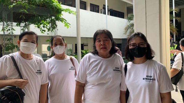 Keluarga menyaksikan langsung sidang dakwaan Shane Lukas di PN Jakarta Selatan (Jaksel), Selasa (6/6/2023).
