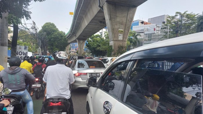 Kemacetan di Jl Tendean arah Monginsidi, Jaksel (Rumondang-detikcom)