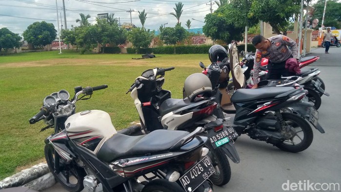 Kendaraan pesilat peserta konvoi yang diamankan Polresta Klaten, Selasa (6/6/2023)