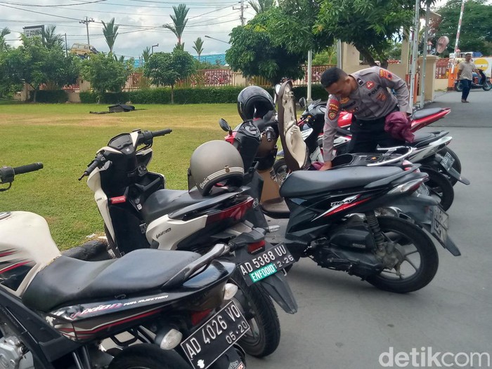 Kendaraan pesilat peserta konvoi yang diamankan Polresta Klaten, Selasa (6/6/2023)