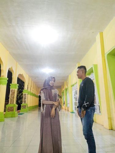 Kisah cinta Riska Rangkuti, dan Sandy Triawan Kisah cinta pasangan Riska Rangkuti dan Sandy Triawan, viral di media sosial.