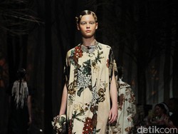 10 Koleksi Busana Terbaru Biyan Wanaatmadja Perayaan 40 Tahun Berkarya