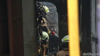Belum diketahui dugaan penyebab dari terjadinya kebakaran, maupun terkait adanya laporan korban jiwa ataupun luka-luka.