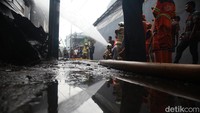 Proses lokalisir api dimulai 10.40 WIB.