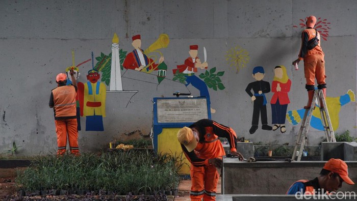 Kreatif Banget, PPSU Sulap Kolong Flyover Kebayoran Lama Lebih Asri Para petugas Penanganan Prasarana dan Sarana Umum (PPSU) mempercantik kolong flyover Kebayoran Lama, Jakarta Selatan, menjadi lebih asri.