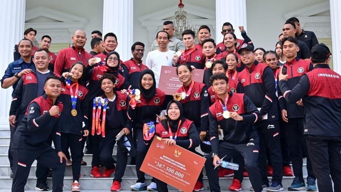 Kriket Indonesia bersama Joko Widodo.