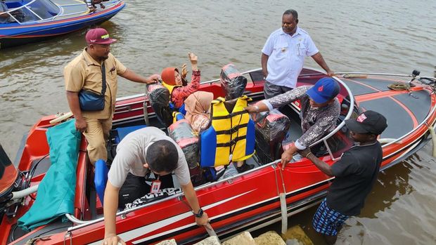 Kunjungan Mensos Tri Rismaharini ke beberapa kota di Papua. (Elvan Dany S/detikcom)