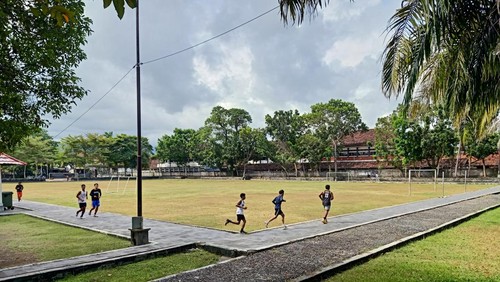 Lapangan Dauh Waru, Kecamatan Jembrana, Kabupaten Jembrana, yang akan dijadikan sebagai tempat berjualan sementara para pedagang Pasar Umum Negara, Selasa (6/6/2023). (I Putu Adi Budiastrawan/detikBali)
