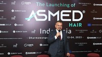 dr. Koray Erdogan, founder ASMED INDONESIA mengatakan, data American Hair Loss Association menunjukkan, 25 persen laki-laki mulai mengalami kerontokan rambut di usia 21 tahun. Lalu saat menginjak usia 50 tahun, ketebalan rambut 85 persen laki-laki akan semakin menipis. “Karena itu, hair transplant makin banyak diminati,” ujarnya dalam press conference launching layanan konsultasi hair transplant ASMED INDONESIA di Hotel Dharmawangsa, Sabtu (3/6).