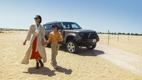 Video kampanye ini memperlihatkan berbagai kegiatan Marsha dan Jizzy di Dubai. Mereka mengunjungi Bab Al Shams Resort yang dijuluki sebagai gurun dengan keajaiban tak terbatas. (Dubais Department of Economy and Tourism)