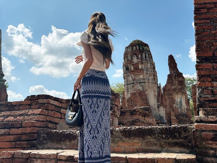 Lisa BLACKPINK pulang kampung ke Thailand.