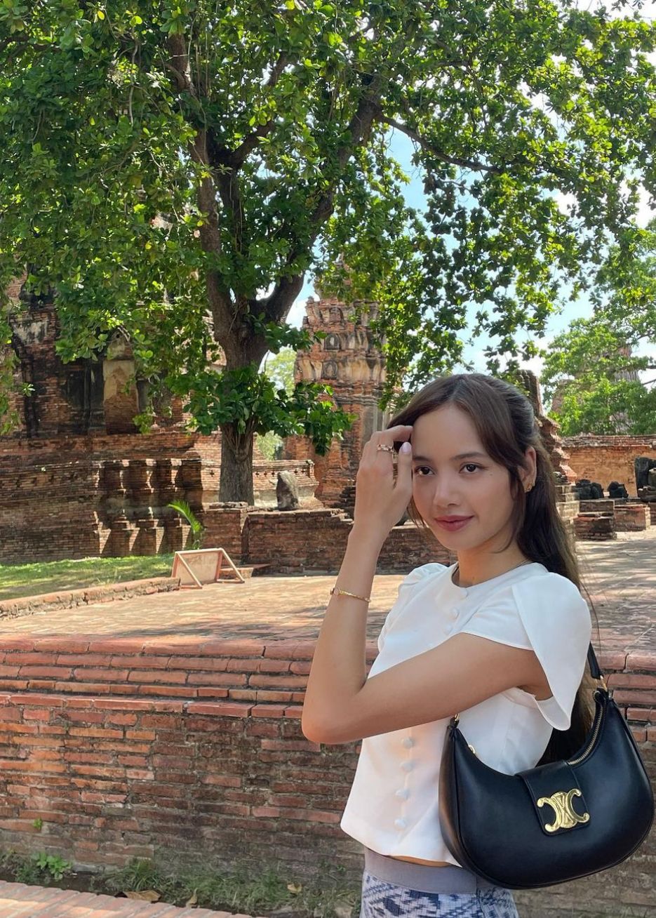 Lisa BLACKPINK pulang kampung ke Thailand.