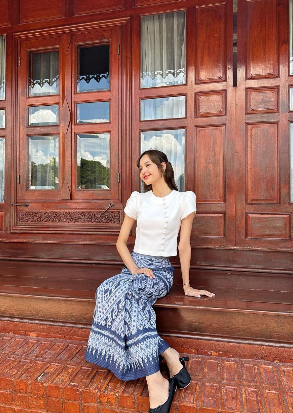 Lisa BLACKPINK pulang kampung ke Thailand.