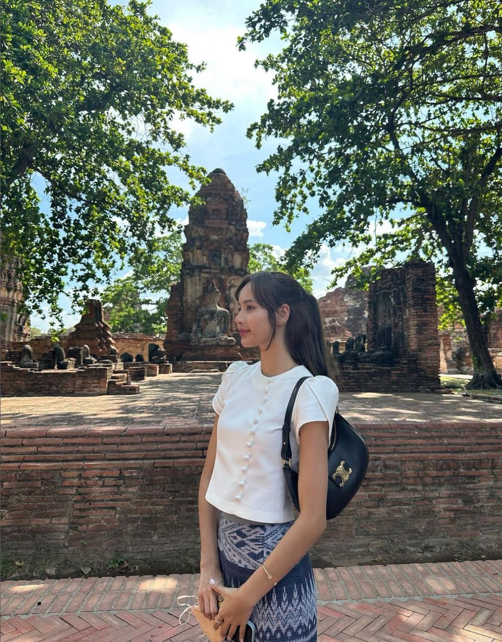 Lisa BLACKPINK pulang kampung ke Thailand.